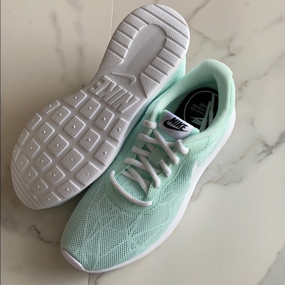 NWT Nike tanjun special edition - Picture 7 of 7